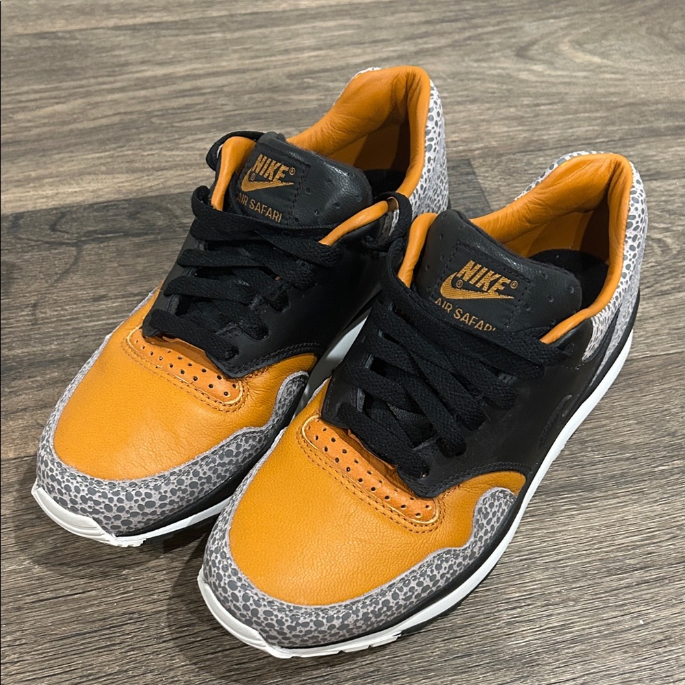 Nike Men's Safari Orange and Black Sneakers